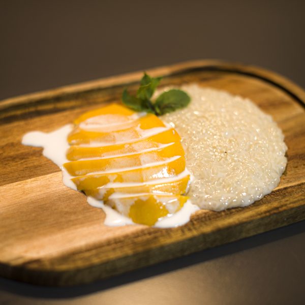 Riz gluant au coco à la mangue fraîche